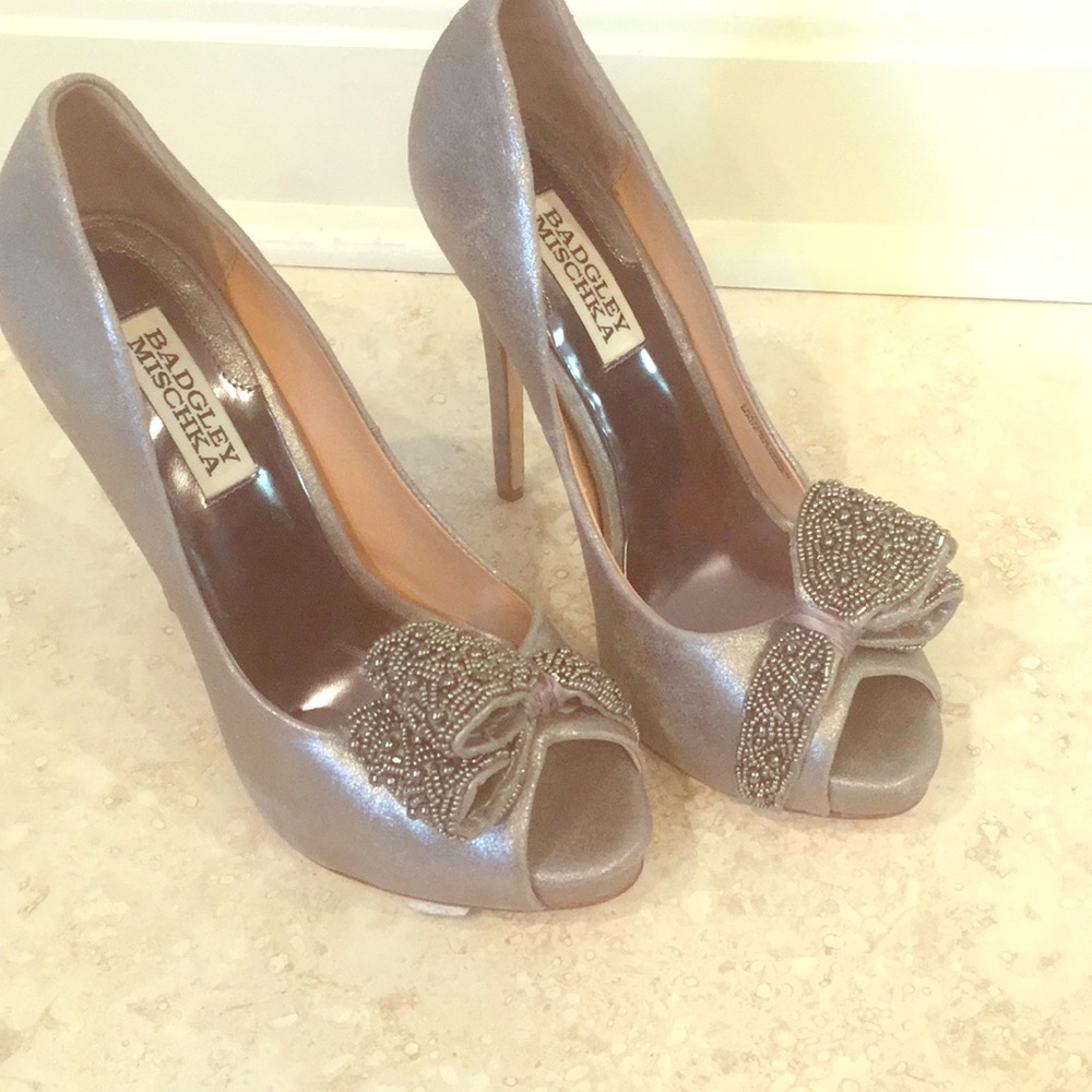 Badgley mischka pumps